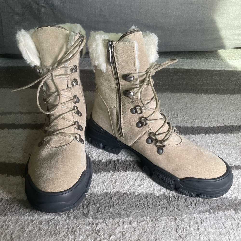 NWOT Religious Comfort Twin Sister Faux Fur Trimmed Boot Sz: 6